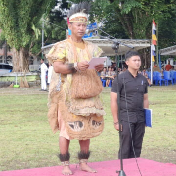 Suasana Kearifan Lokal Mewarnai Upacara Hardiknas Tahun 2025 Di Kepulauan Yapen