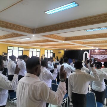 IMG-20250603-WA0078 Jaga Netralitas dan Lawan Intervensi, 51 Panwas Distrik Resmi Dilantik untuk PSU Pilgub Papua