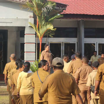 Apel Senin 7 Juli Pimpin Apel Senin, Sekda Kepulauan Yapen Tekankan Pentingnya Disiplin ASN