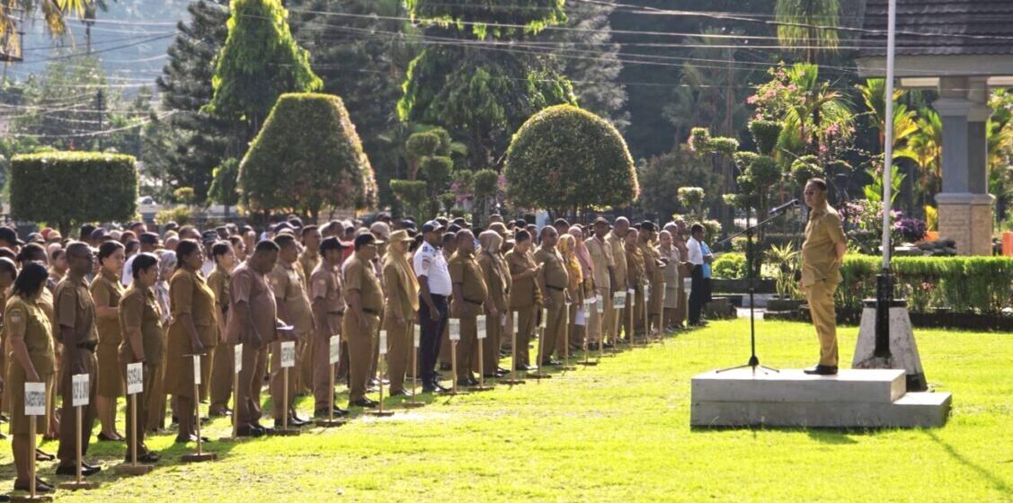 IMG_20250910_013513 Apel Senin Pagi : Wakil Bupati Yapen Tekankan Disiplin dan Komitmen terhadap Hak ASN