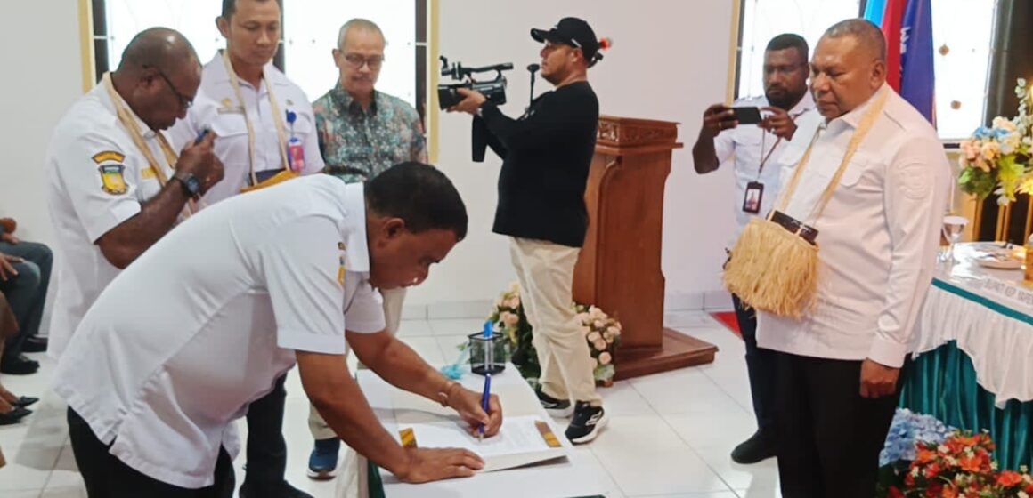 IMG_20251127_234333 Tiga Kabupaten Tanda Tangani PKS Rujukan Pasien di RSUD Serui