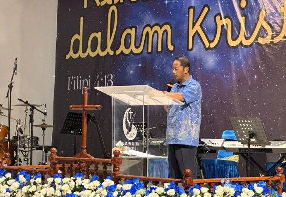 Pemerintah Daerah dan gereja bergandengan tangan mewujudkan Yapen yang rukun, unggul, dan sejahtera