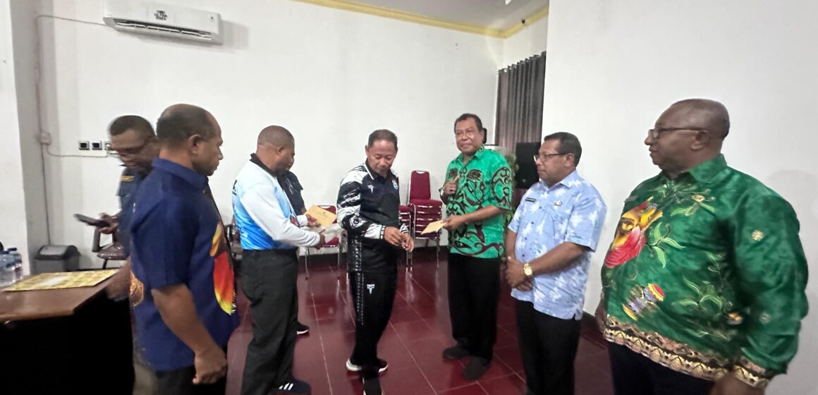 IMG-20260123-WA0051 Efektifkan Kinerja Pemerintahan, Wabup Yapen Lantik Plt OPD Baru