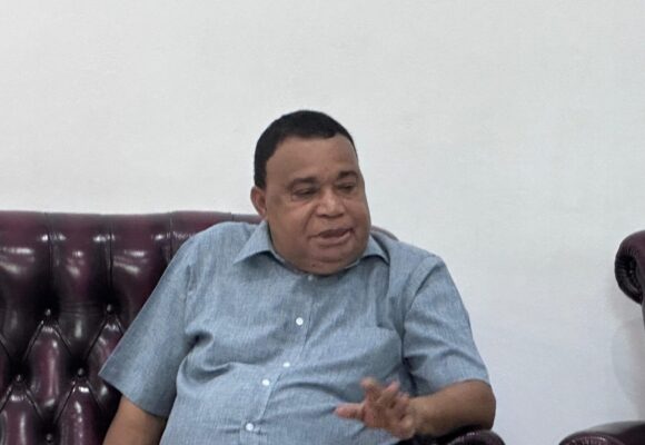 IMG-20260217-WA0035 Bupati Benyamin Arisoy Hentikan Penempatan Guru dan Nakes Lewat Nota Dinas di Kepulauan Yapen, Wajib Sesuai SK