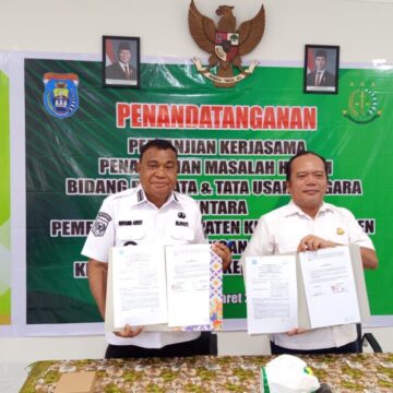 Pemkab Yapen Gandeng Kejari, Benyamin Arisoy Perkuat Pengawasan Hukum Program Pembangunan Daerah