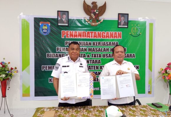 Pemkab Yapen Gandeng Kejari, Benyamin Arisoy Perkuat Pengawasan Hukum Program Pembangunan Daerah